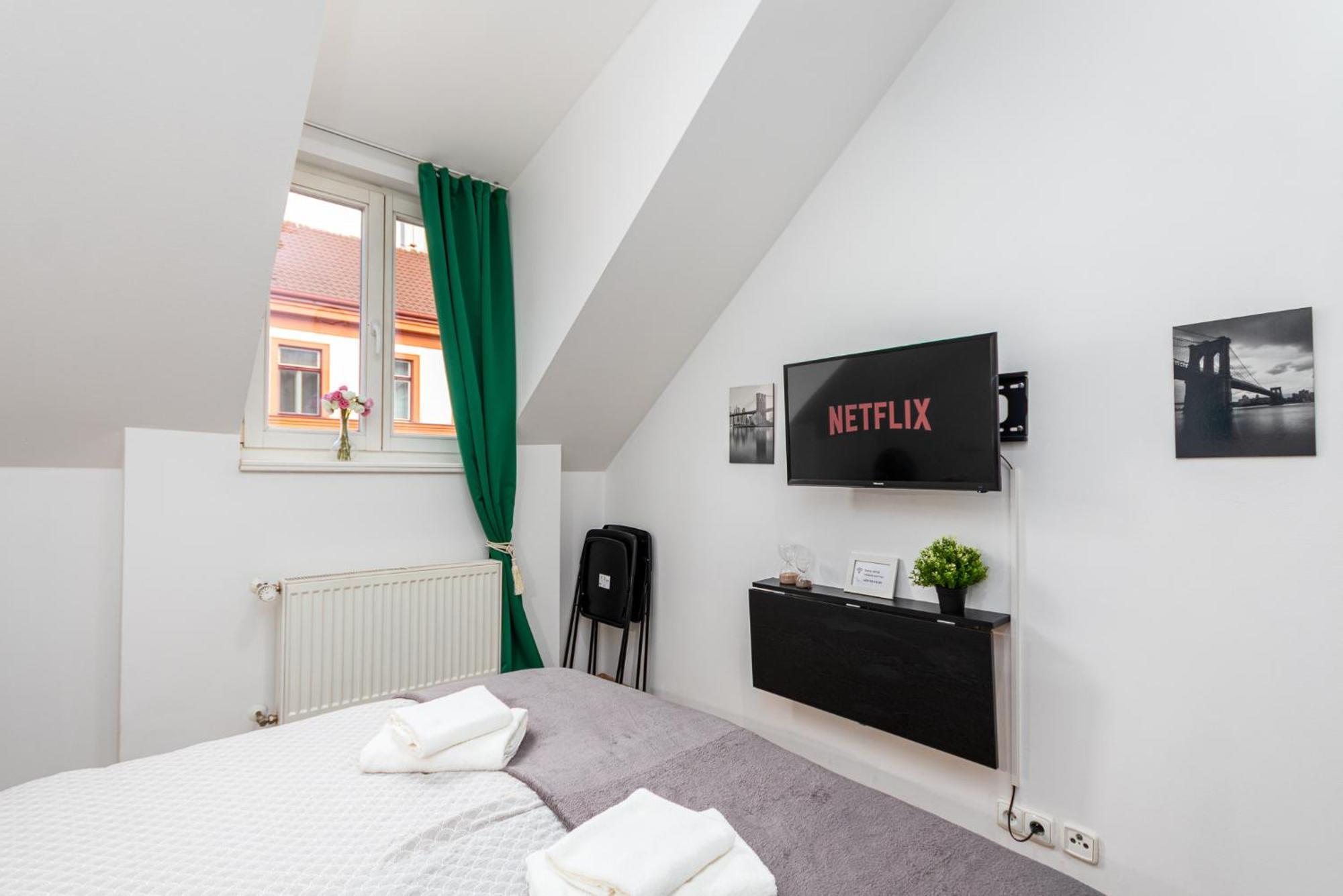 Private Retreat Close To Stations In Praha 3 Eksteriør bilde